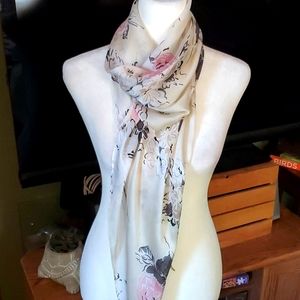 Vince Camuto silky scarf